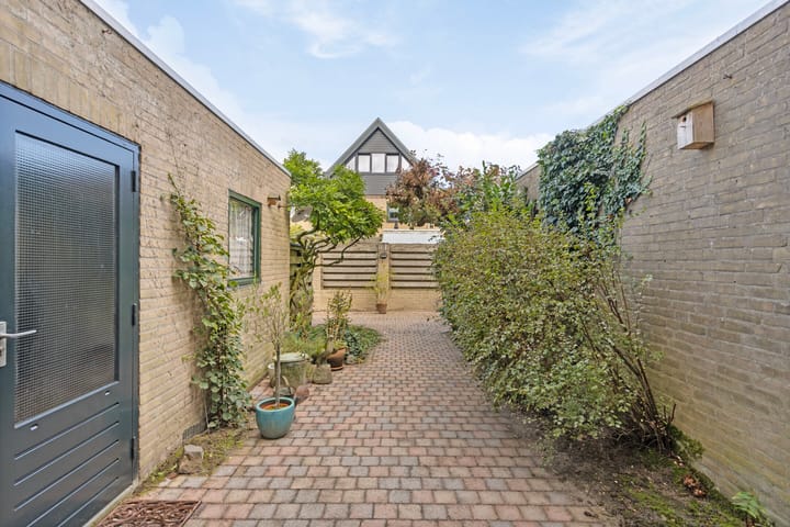 Foto 43 van Beneluxlaan 49