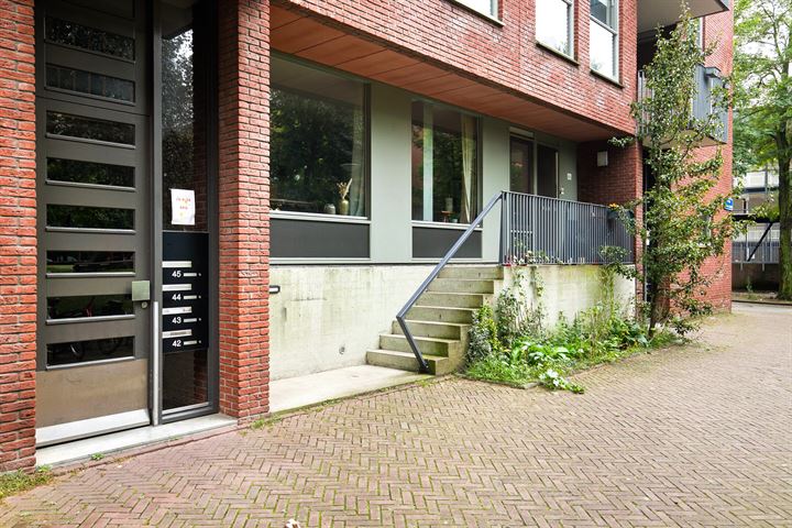 View photo 6 of Zuster Hennekeplein 44