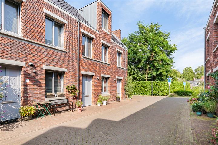 View photo 4 of Halvemaanstraat 41