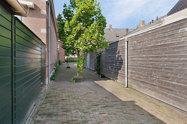 View photo 29 of Halvemaanstraat 41