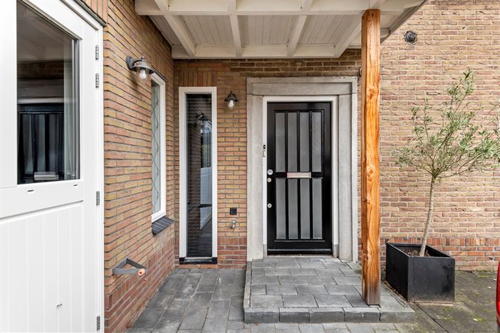 Bekijk foto 5 van Van Hogendorpstraat 8