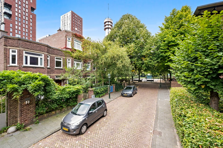 View photo 7 of Koningin Sophiestraat 25