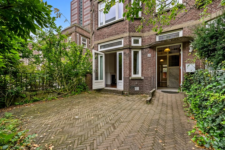 View photo 15 of Koningin Sophiestraat 25