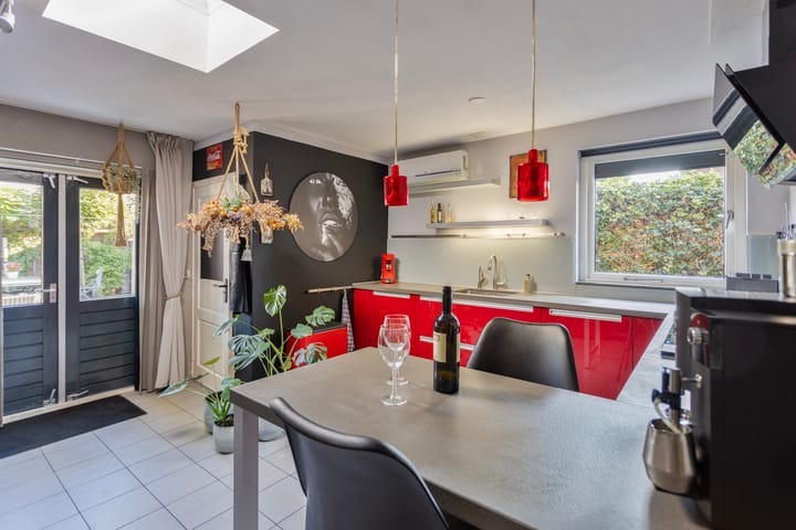 Foto 15 van Laaghalerstraat 28