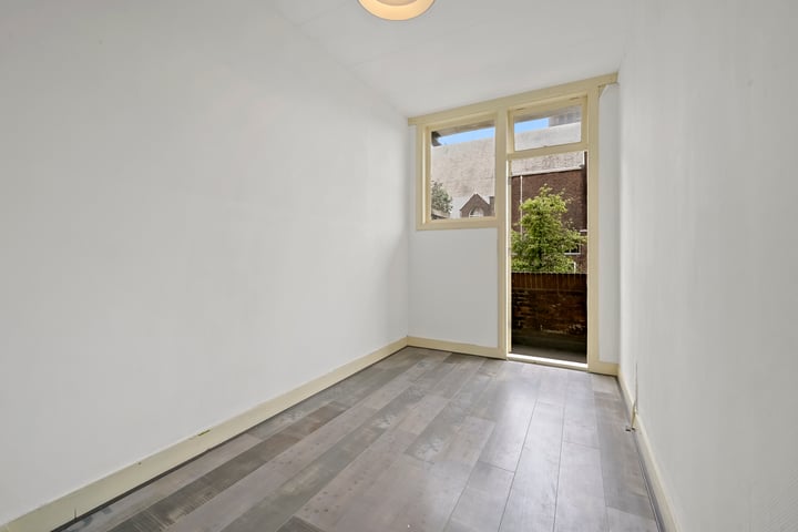 Bekijk foto 18 van Lunterenstraat 275