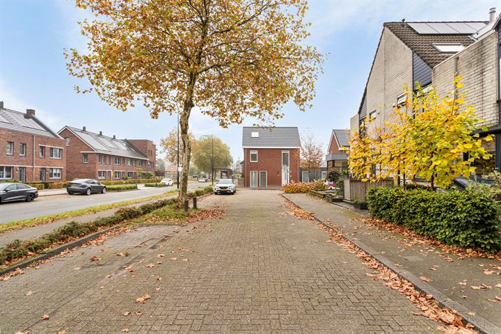 Bekijk foto 33 van Van Brerostraat 81