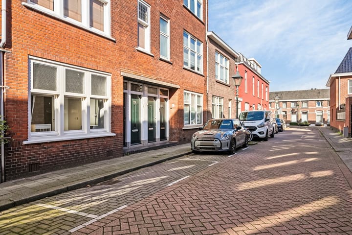 Photo 10 of Harmoniestraat 11-B