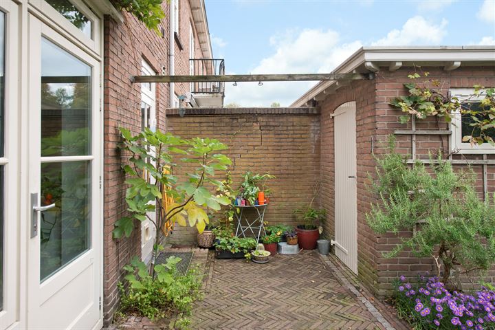 Bekijk foto 16 van Van Huevenstraat 40