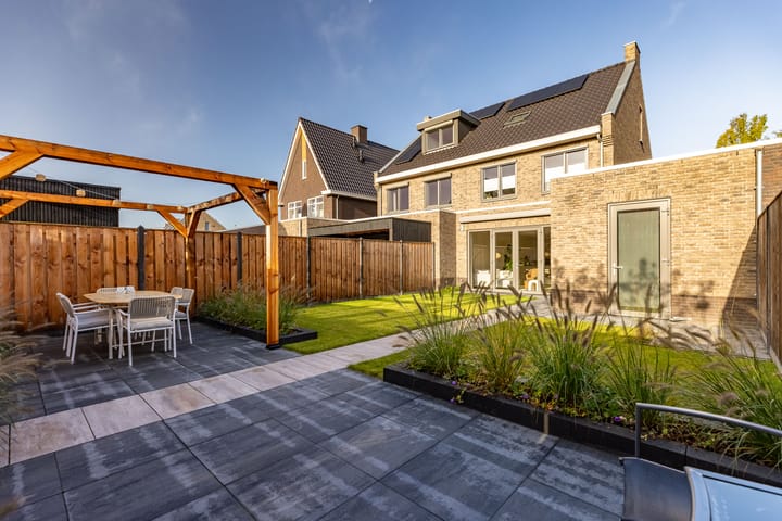 Foto 6 van Klaprozen 13