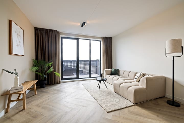 Foto 14 van Mies van der Rohestraat 177