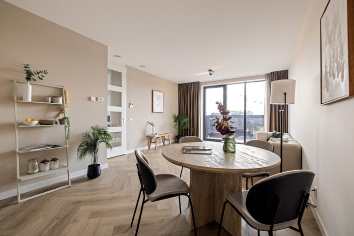 Foto 28 van Mies van der Rohestraat 177