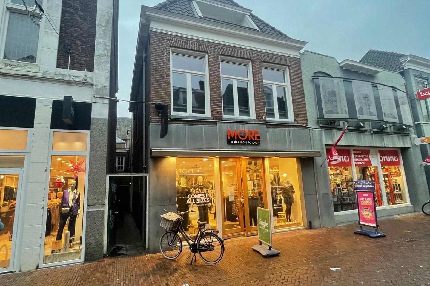 Bekijk foto 1 van Hoofdstraat 79