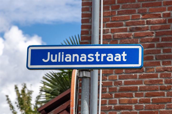 Bekijk foto 2 van Julianastraat 2