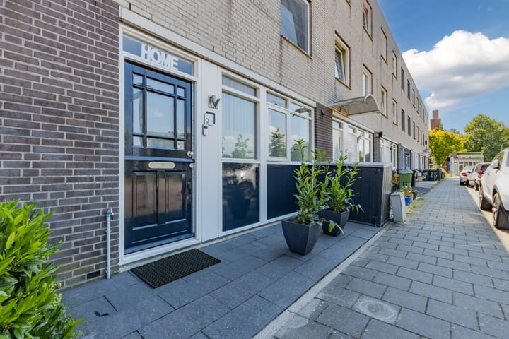 Photo 1 of Musical 9