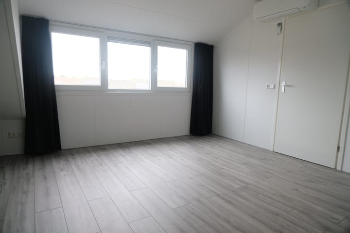 Foto 11 van Van Brederodestraat 61