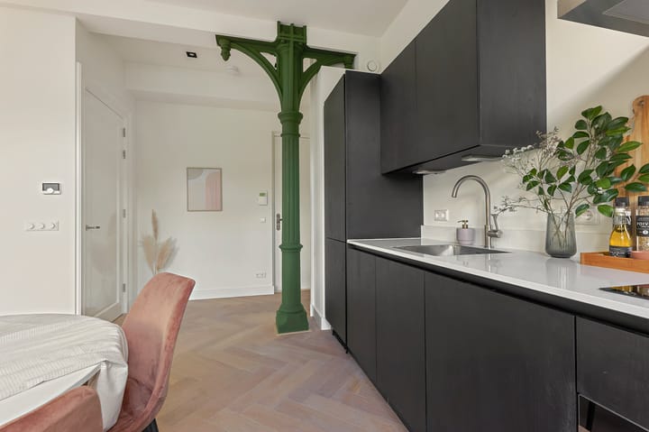 Photo 8 of Czaar Peterstraat 23-C