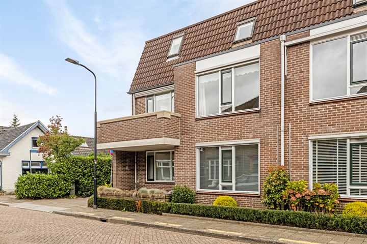 Bekijk foto 7 van Kometenstraat 10