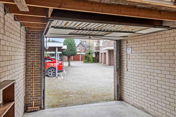 Bekijk foto 25 van Kometenstraat 10