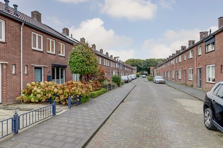 Foto 6 van Pinksterbloemstraat 4