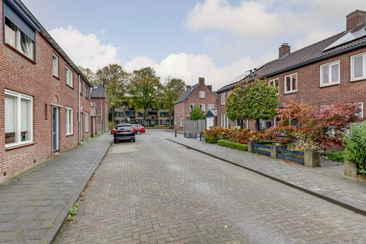 View photo 33 of Pinksterbloemstraat 4