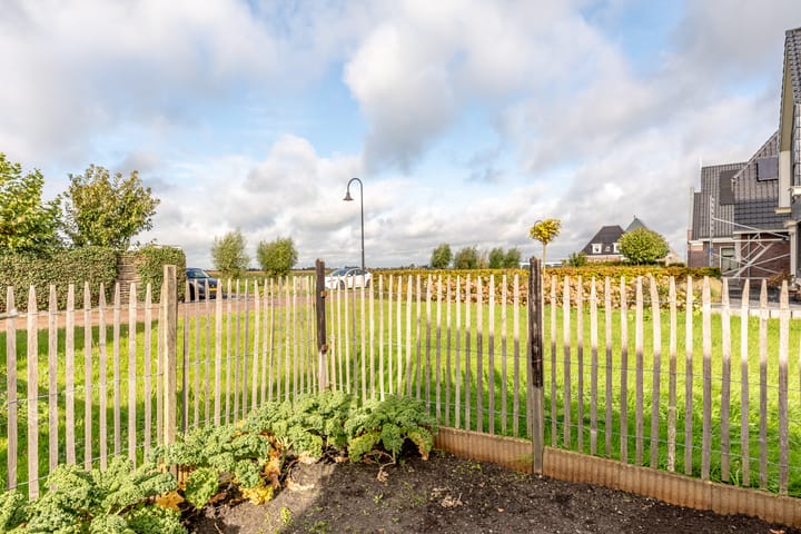 Foto 40 van Warder 84