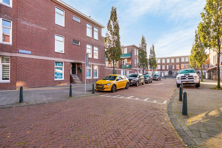 View photo 4 of Rondebosstraat 4