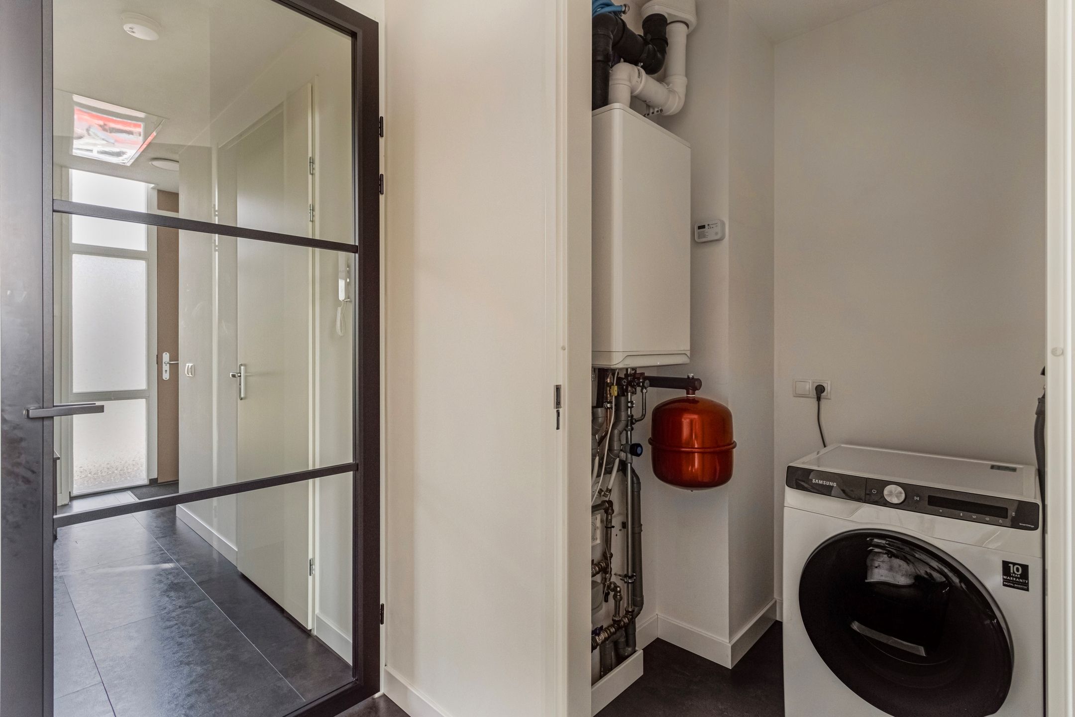 Foto 15 van Albert Schweitzerstraat 109