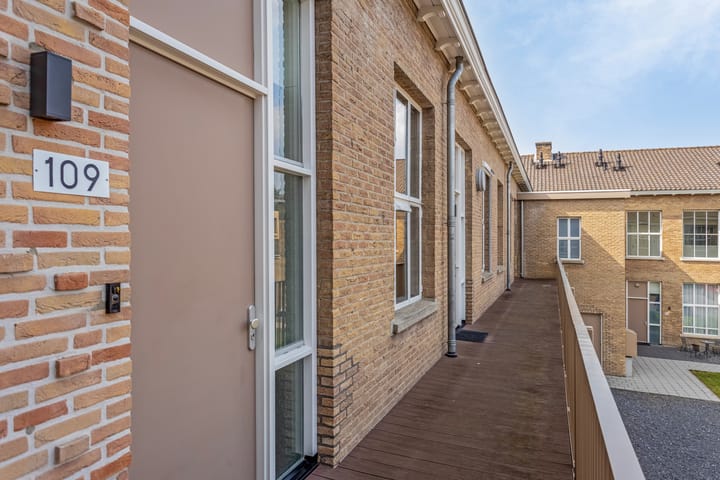 Foto 18 van Albert Schweitzerstraat 109