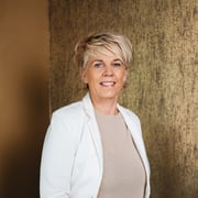 Diane Slui - Officemanager