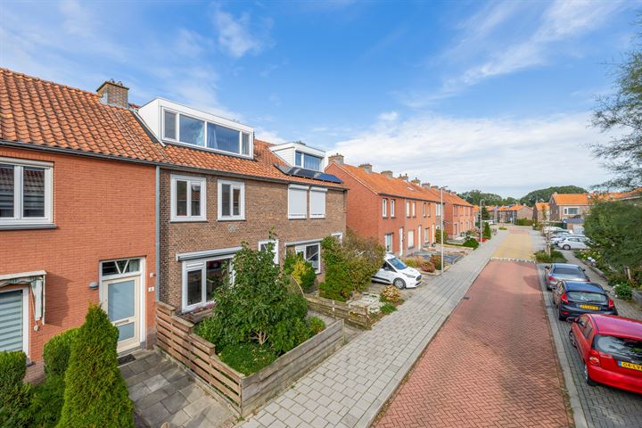 View photo 41 of Meidoornstraat 8