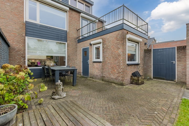 Bekijk foto 44 van Emmastraat 11