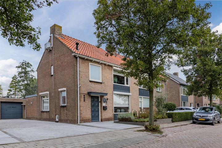 Bekijk foto 49 van Emmastraat 11