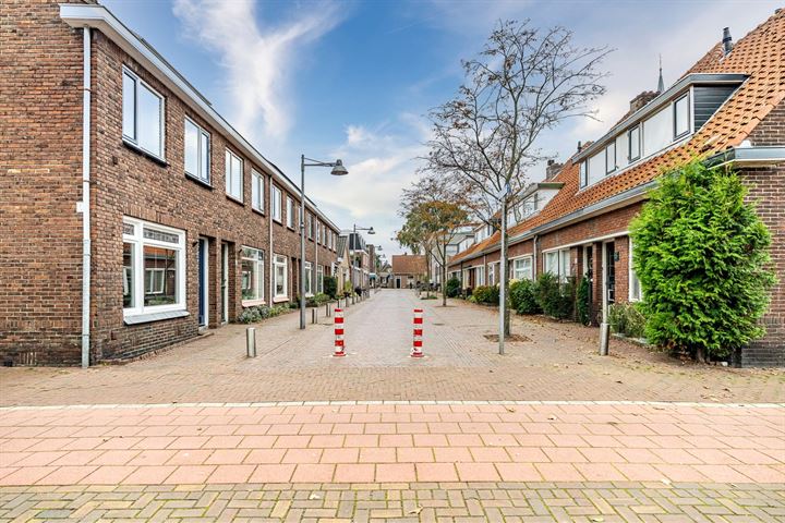 View photo 4 of Erasmusstraat 16