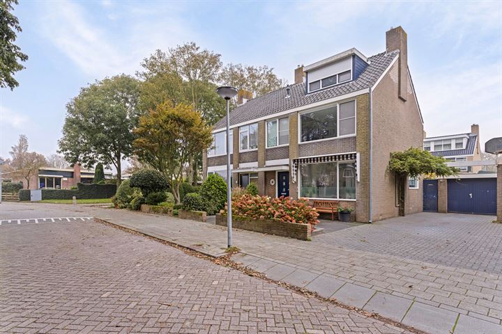 View photo 3 of Lauwerszeestraat 5