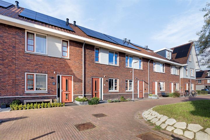 Bekijk foto 9 van Van der Waalsstraat 48