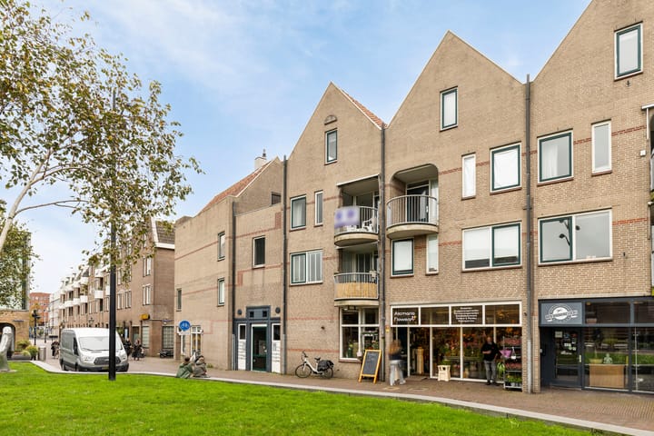 Foto 1 van Canadaplein 17