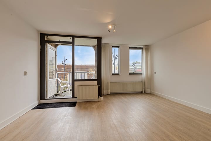 Foto 11 van Canadaplein 17