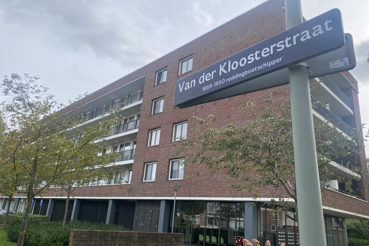 View photo 2 of Van der Kloosterstraat 26