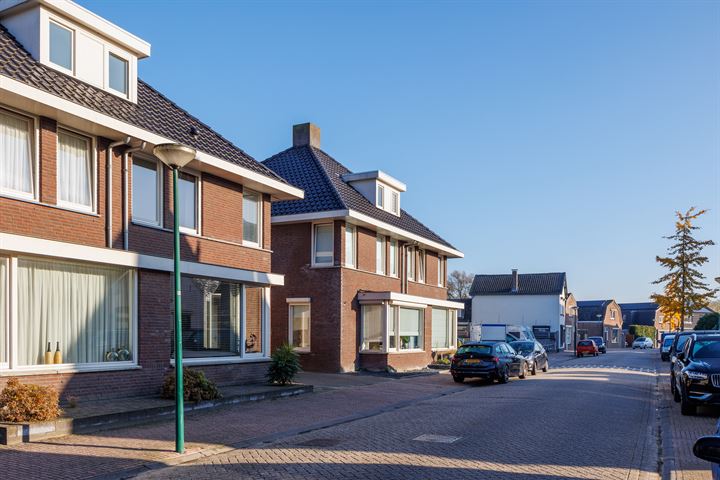 View photo 46 of Roestenbergstraat 69-A