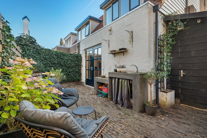 View photo 33 of Floresstraat 13