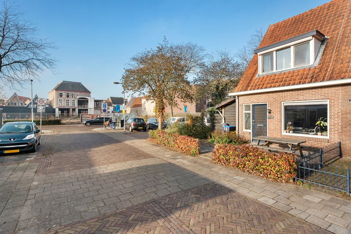 View photo 40 of Floresstraat 13