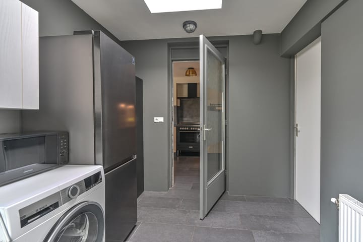 Foto 25 van Veenluydenstraat 38