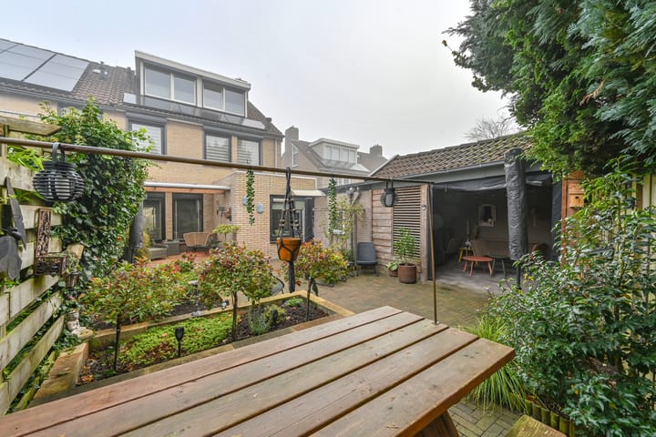 Foto 73 van Veenluydenstraat 38