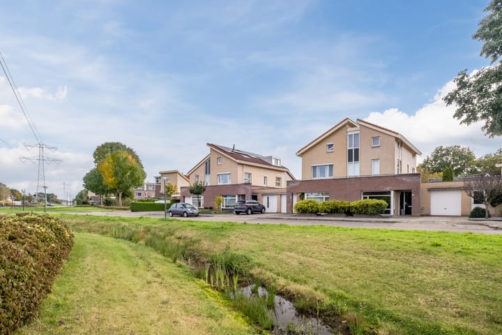 Foto 2 van Yavanna 6