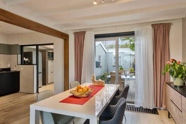 Photo 13 of Laurentiusstraat 26