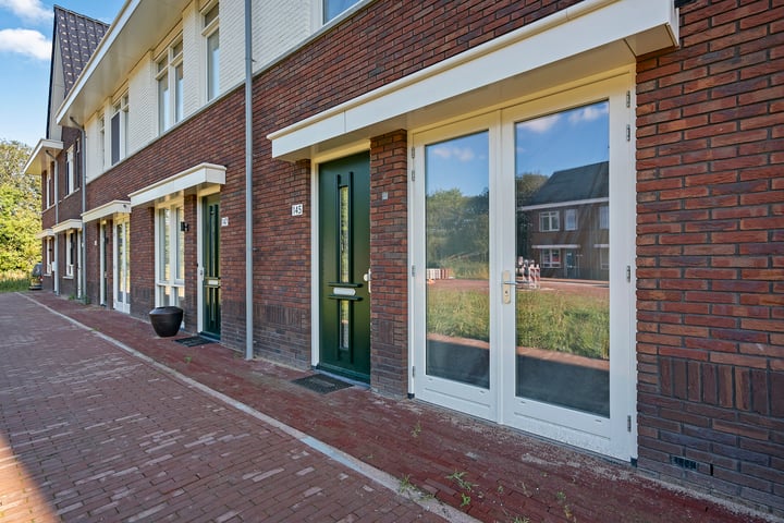 Bekijk foto 36 van Edgar du Perronstraat 145