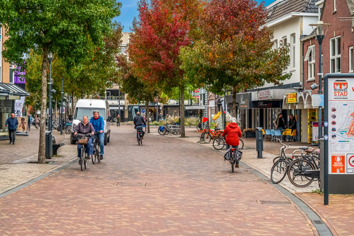 Bekijk foto 48 van Valleistraat 115