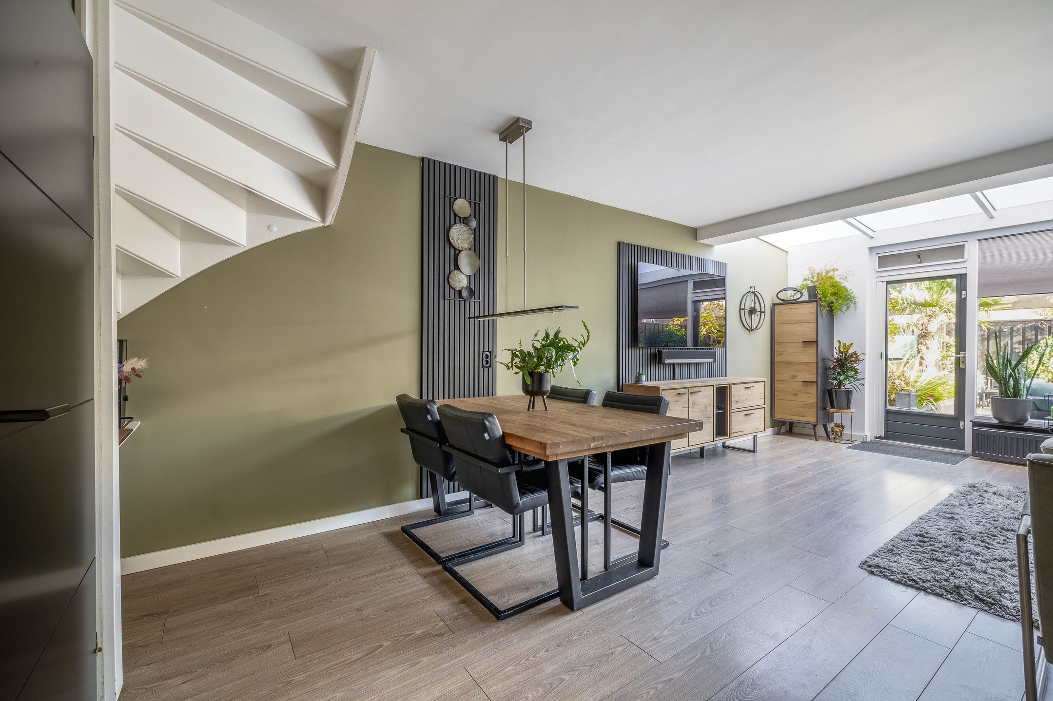 Foto 12 van Schrijnwerker 87