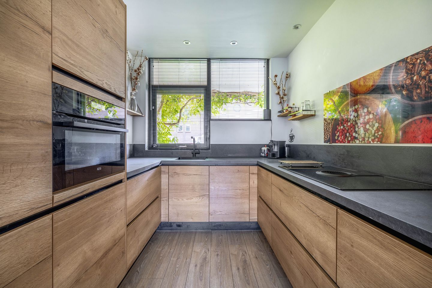 Foto 14 van Schrijnwerker 87