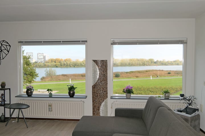 View photo 21 of Maasboulevard 116